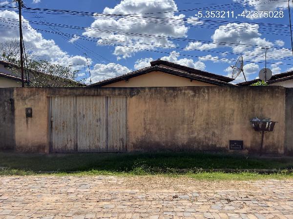 Vende-se em Demerval Lobao-PI  Casa, 61.42 de área total, 61.42 de área privativa, 132.30 de área do terreno,  2_qto(s), a.serv, WC, 1_sala(s), cozinha, Terraco.