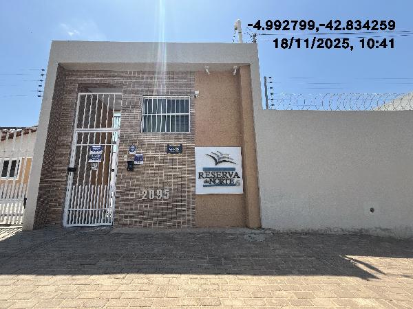 Vende-se em Teresina-PI  Casa, 61.94 de área total, 60.86 de área privativa, 113.76 de área do terreno,  2_qto(s), WC, 1_sala(s), 1 lavabo(s), cozinha, 1_vaga(s) de garagem.