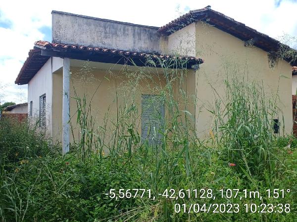 Vende-se em Monsenhor Gil-PI  Casa, 56.00 de área privativa, 200.00 de área do terreno,  2_qto(s), a.serv, WC, 1_sala(s), cozinha.