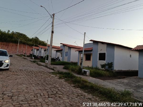 Vende-se em Demerval Lobao-PI  Casa, 62.00 de área total, 62.00 de área privativa, 190.00 de área do terreno,  2_qto(s), varanda, a.serv, WC, WC Emp, 1_sala(s), cozinha, Terraco.