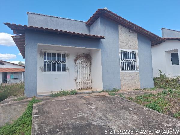 Vende-se em Demerval Lobao-PI  Casa, 62.00 de área total, 62.00 de área privativa, 200.00 de área do terreno,  2_qto(s), varanda, a.serv, WC, 1_sala(s), cozinha.