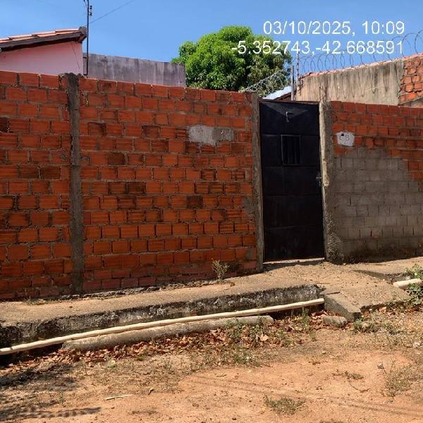 Vende-se em Demerval Lobao-PI  Casa, 80.03 de área total, 80.03 de área privativa, 300.00 de área do terreno,  3_qto(s), a.serv, WC, WC Emp, 1_sala(s), cozinha, 1_vaga(s) de garagem.