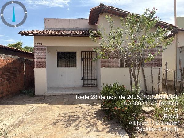 Vende-se em Demerval Lobao-PI  Casa, 54.00 de área total, 57.00 de área privativa, 240.00 de área do terreno,  2_qto(s), varanda, a.serv, WC, 1_sala(s), cozinha, 1_vaga(s) de garagem.