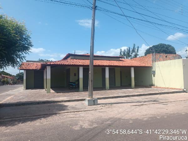 Vende-se em Piracuruca-PI  casa, 294.00 de área privativa, 322.00 de área do terreno, WC, 1_sala(s), Terraco.