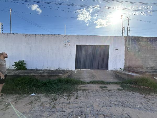 Vende-se em Teresina-PI  Casa, 60.70 de área total, 60.70 de área privativa, 300.00 de área do terreno,  3_qto(s), varanda, a.serv, WC, 1_sala(s), cozinha, 1_vaga(s) de garagem.