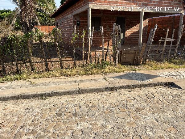 Vende-se em Demerval Lobao-PI  Casa, 53.90 de área total, 53.90 de área privativa, 275.00 de área do terreno,  2_qto(s), varanda, a.serv, WC, 1_sala(s), cozinha.