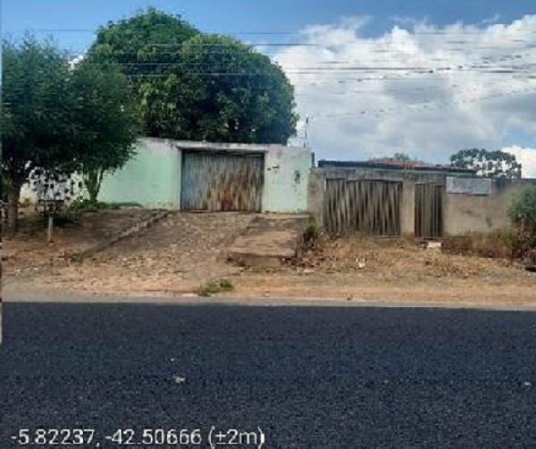 Vende-se em Barro Duro-PI  Casa, 153.60 de área privativa, 470.00 de área do terreno,  4_qto(s), WC, 2_sala(s), cozinha.