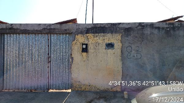 Vende-se em Uniao-PI  Casa, 55.80 de área privativa, 200.00 de área do terreno,  2_qto(s), varanda, WC, 1_sala(s), cozinha, Terraco, 1_vaga(s) de garagem.
