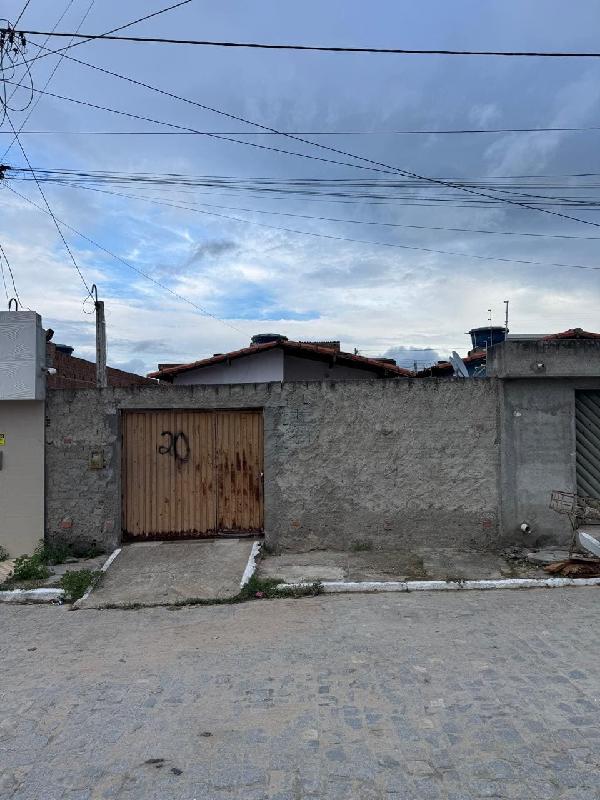 Vende-se em Belo Jardim-PE  Casa, 49.48 de área total, 49.48 de área privativa, 140.00 de área do terreno,  2_qto(s), a.serv, WC, 1_sala(s), cozinha, Terraco, 1_vaga(s) de garagem.