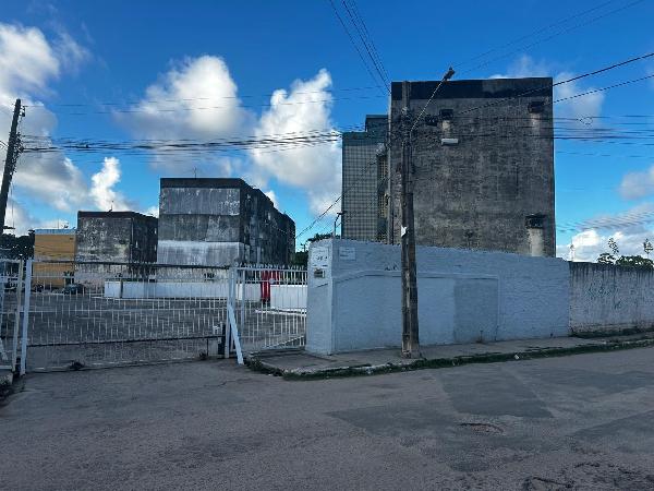 Vende-se em Olinda-PE  apto, 85.78 de área total, 78.44 de área privativa,  3_qto(s), a.serv, WC, WC Emp, 1_sala(s), cozinha.