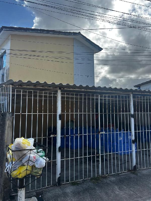 Vende-se em Paulista-PE  Casa, 46.48 de área total, 43.39 de área privativa, 200.00 de área do terreno,  2_qto(s), a.serv, WC, 1_sala(s), cozinha, 1_vaga(s) de garagem.