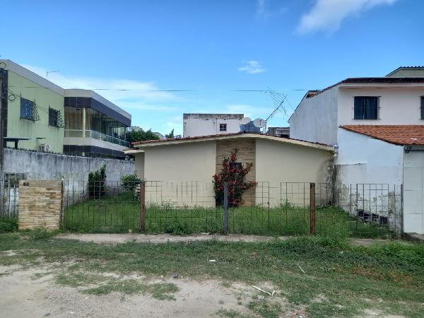 Vende-se em Olinda-PE  Casa, 46.00 de área total, 46.00 de área privativa, 360.00 de área do terreno,  2_qto(s), a.serv, WC, 1_sala(s), cozinha, 1_vaga(s) de garagem.