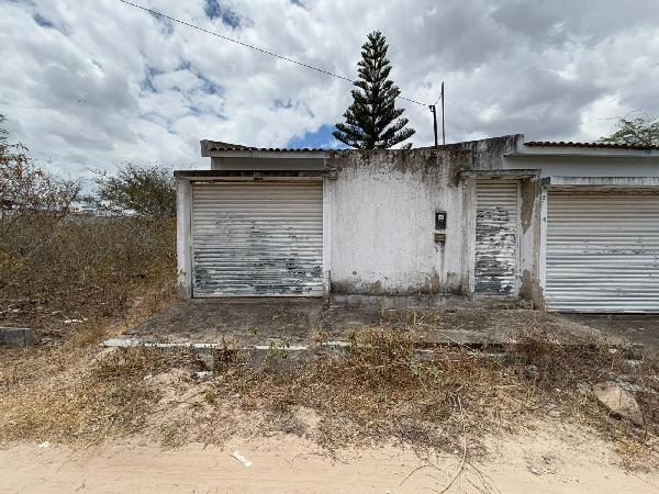 Vende-se em Bezerros-PE  Casa, 67.15 de área total, 67.15 de área privativa, 125.00 de área do terreno,  2_qto(s), WC, 1_sala(s), cozinha, Terraco, 1_vaga(s) de garagem.