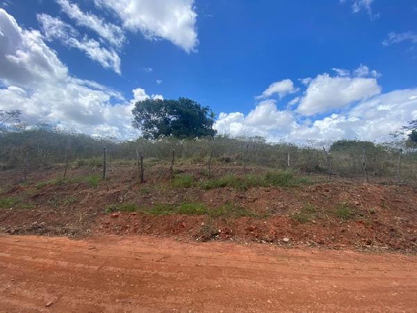 Vende-se em Lagoa Do Carro-PE  Terreno, 2041.90 de área do terreno.