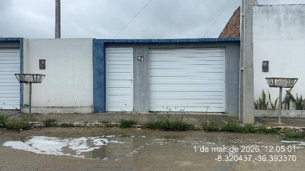 Vende-se em Belo Jardim-PE  Casa, 56.00 de área total, 56.00 de área privativa, 126.00 de área do terreno,  2_qto(s), a.serv, WC, 1_sala(s), cozinha, 1_vaga(s) de garagem.