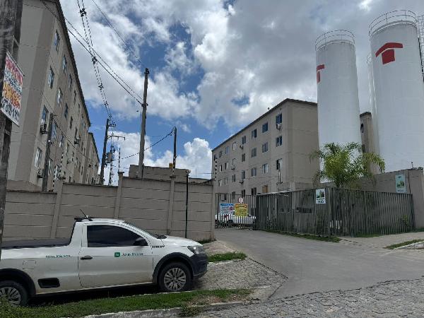 Vende-se em Jaboatao Dos Guararapes-PE  apto, 76.75 de área total, 41.79 de área privativa,  2_qto(s), a.serv, WC, 1_sala(s), cozinha, 1_vaga(s) de garagem.