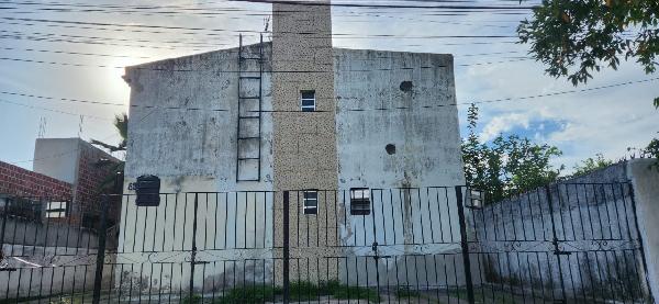 Vende-se em Paulista-PE  Casa, 56.62 de área total, 53.95 de área privativa, 377.00 de área do terreno,  2_qto(s), varanda, a.serv, WC, 1_sala(s), cozinha, 1_vaga(s) de garagem.