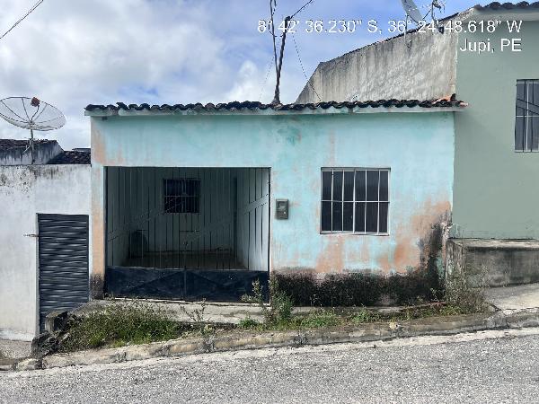 Vende-se em Jupi-PE  Casa, 64.95 de área total, 64.95 de área privativa, 72.60 de área do terreno,  2_qto(s), WC, 1_sala(s), cozinha, 1_vaga(s) de garagem.