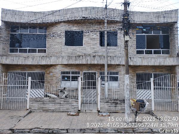 Vende-se em Gravata-PE  apto, 96.30 de área total, 96.30 de área privativa,  3_qto(s), varanda, a.serv, WC, 2_sala(s), cozinha.