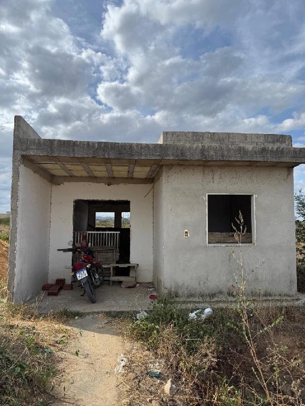 Vende-se em Caruaru-PE  Casa, 65.47 de área total, 65.47 de área privativa, 160.00 de área do terreno,  2_qto(s), a.serv, WC, 1_sala(s), cozinha, Terraco.