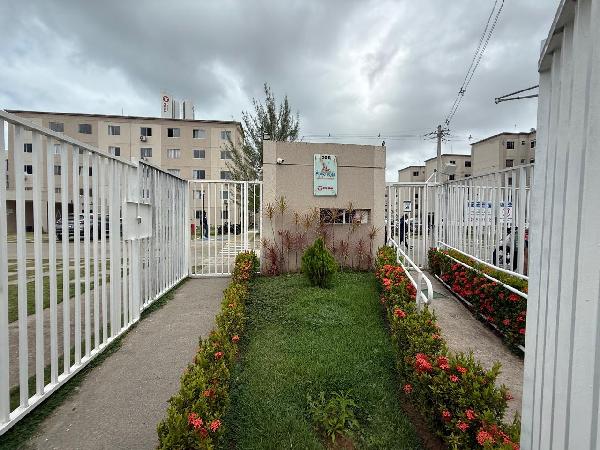 Vende-se em Jaboatao Dos Guararapes-PE  apto, 78.09 de área total, 41.79 de área privativa,  2_qto(s), a.serv, WC, 2_sala(s), cozinha.