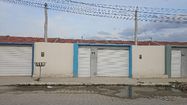 Vende-se em Belo Jardim-PE  Casa, 56.00 de área total, 56.00 de área privativa, 126.00 de área do terreno,  2_qto(s), a.serv, WC, 1_sala(s), cozinha.