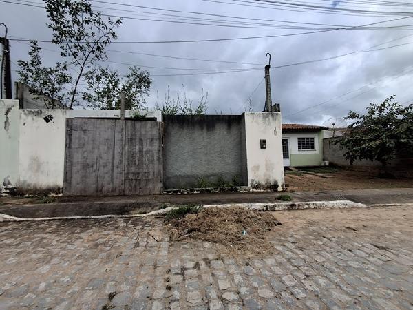 Vende-se em Belo Jardim-PE  Casa, 46.30 de área total, 46.30 de área privativa, 148.20 de área do terreno,  2_qto(s), a.serv, WC, 1_sala(s), cozinha.