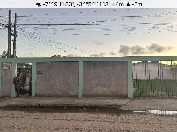 Vende-se em Igarassu-PE  Casa, 62.70 de área total, 51.70 de área privativa, 1397.98 de área do terreno,  2_qto(s), varanda, a.serv, WC, 1_sala(s), cozinha, 1_vaga(s) de garagem.