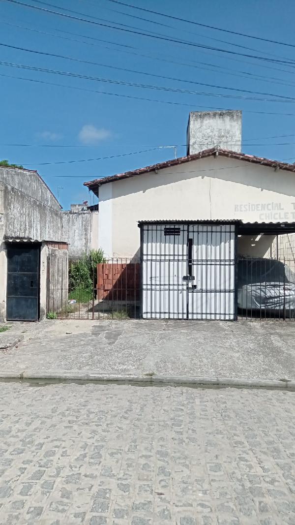Vende-se em Itapissuma-PE  Casa, 50.00 de área privativa, 100.00 de área do terreno,  2_qto(s), a.serv, WC, 1_sala(s), cozinha.