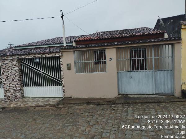 Vende-se em Jupi-PE  Casa, 70.00 de área privativa, 200.00 de área do terreno,  2_qto(s), a.serv, WC, 1_sala(s), cozinha, 1_vaga(s) de garagem.