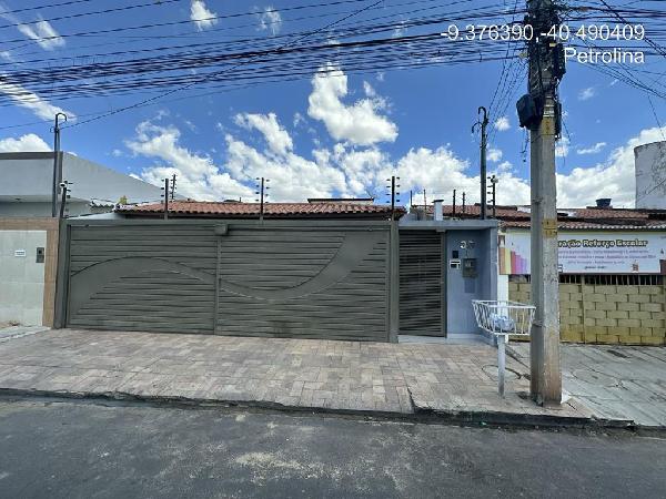 Vende-se em Petrolina-PE  Casa, 260.00 de área total, 44.05 de área privativa, 117.46 de área do terreno,  2_qto(s), a.serv, WC, WC Emp, 1_sala(s), DCE, cozinha, Terraco.