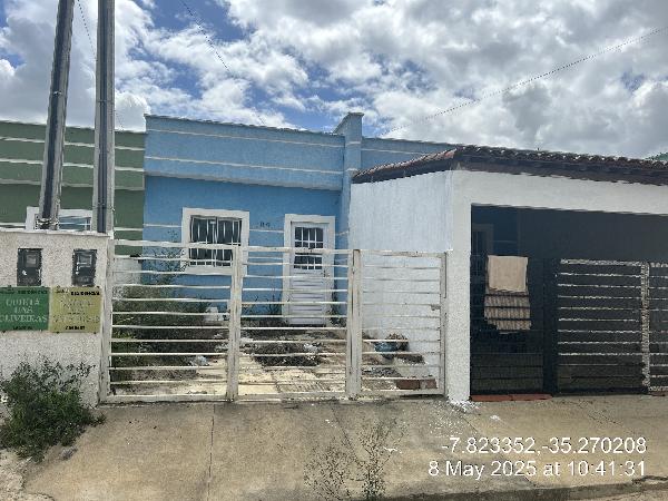 Vende-se em Carpina-PE  Casa, 48.25 de área total, 48.25 de área privativa, 140.00 de área do terreno,  2_qto(s), a.serv, WC, 1_sala(s), cozinha.