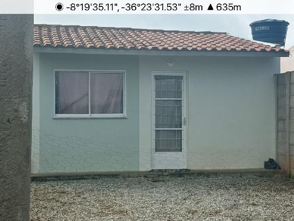 Vende-se em Belo Jardim-PE  Casa, 40.00 de área total, 40.00 de área privativa, 148.20 de área do terreno,  2_qto(s), a.serv, WC, 1_sala(s), cozinha, 1_vaga(s) de garagem.
