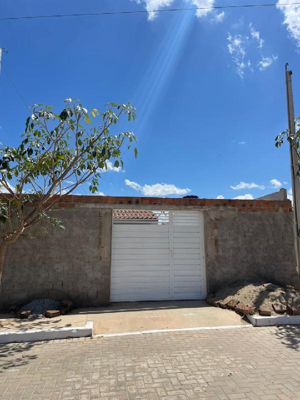 Vende-se em Belo Jardim-PE  Casa, 40.00 de área total, 40.00 de área privativa, 148.20 de área do terreno,  2_qto(s), a.serv, WC, 1_sala(s), cozinha, 1_vaga(s) de garagem.