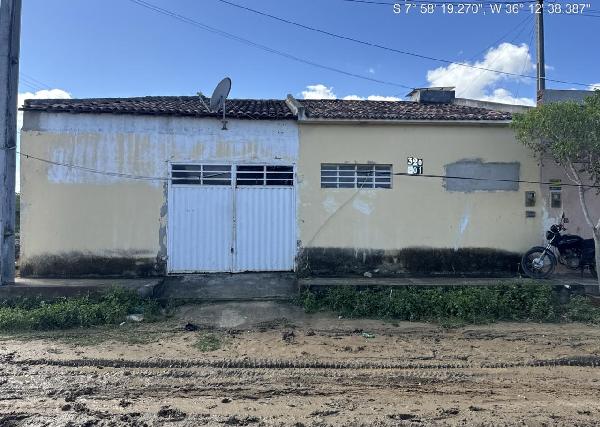 Vende-se em Brejo Da Madre De Deus-PE  Casa, 47.95 de área total, 47.95 de área privativa, 95.95 de área do terreno,  2_qto(s), a.serv, WC, 1_sala(s), cozinha.