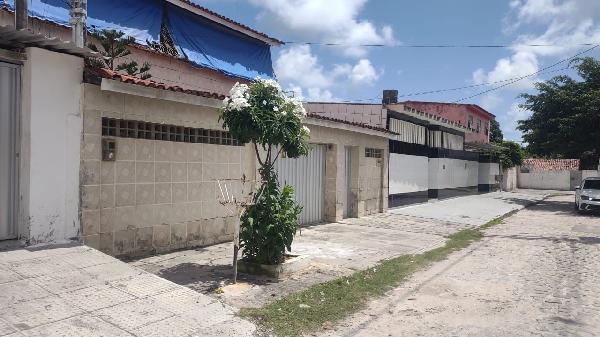 Vende-se em Olinda-PE  Casa, 200.00 de área total, 200.00 de área privativa, 200.00 de área do terreno,  1_qto(s), a.serv, WC, 1_sala(s), cozinha.