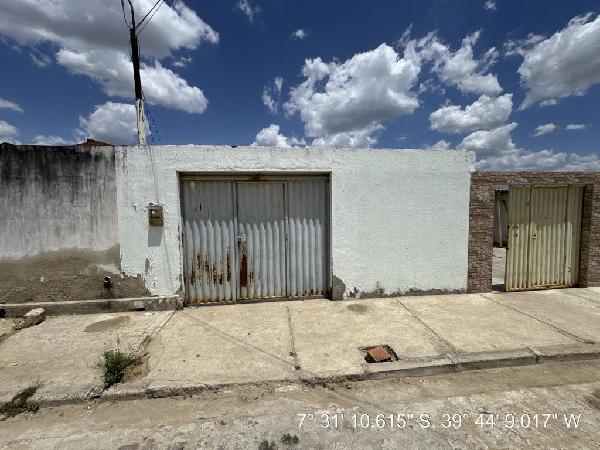 Vende-se em Exu-PE  Casa, 95.70 de área total, 95.70 de área privativa, 130.20 de área do terreno,  3_qto(s), a.serv, WC, 1_sala(s), cozinha, Terraco.