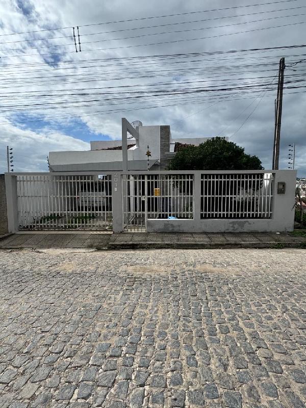 Vende-se em Gravata-PE  Casa, 151.22 de área total, 151.22 de área privativa, 720.00 de área do terreno,  4_qto(s), a.serv, WC, 1_sala(s), cozinha, Terraco.