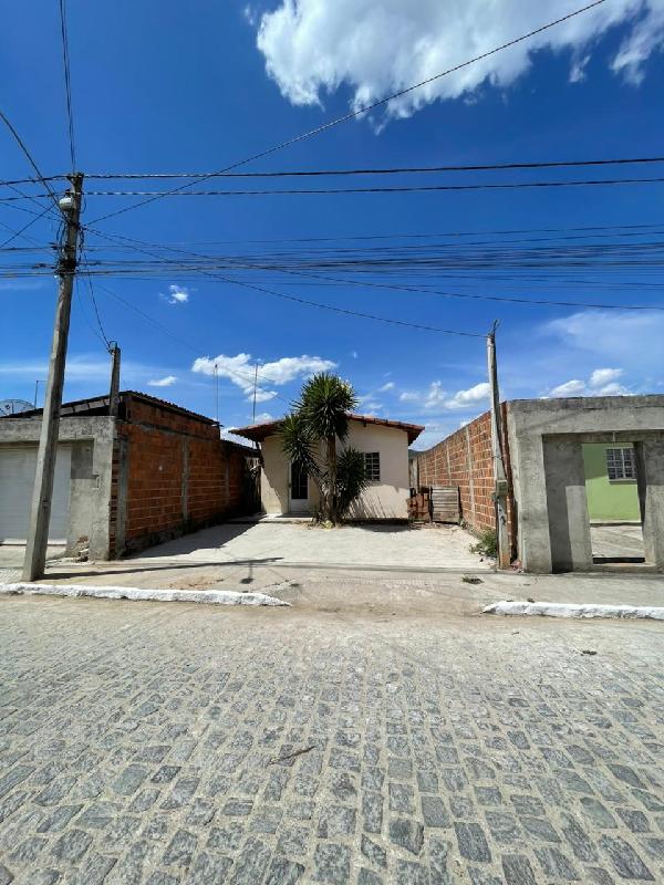 Vende-se em Belo Jardim-PE  Casa, 50.00 de área total, 50.00 de área privativa, 148.20 de área do terreno,  2_qto(s), WC, 1_sala(s), cozinha, Terraco, 1_vaga(s) de garagem.