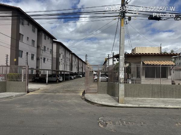 Vende-se em Petrolina-PE  apto, 47.17 de área total, 47.17 de área privativa,  2_qto(s), a.serv, WC, 1_sala(s), cozinha, 1_vaga(s) de garagem.