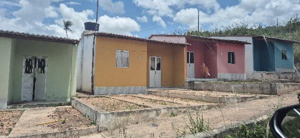 Vende-se em Gloria Do Goita-PE  Casa, 55.80 de área privativa, 140.00 de área do terreno,  2_qto(s), a.serv, WC, 1_sala(s), cozinha, Terraco, 1_vaga(s) de garagem.