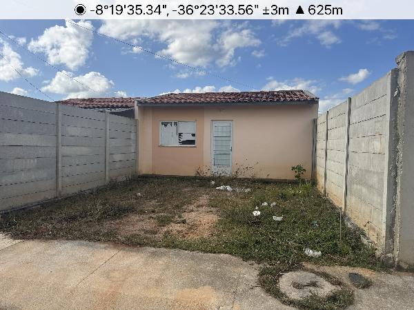 Vende-se em Belo Jardim-PE  Casa, 50.18 de área total, 50.18 de área privativa, 125.02 de área do terreno,  2_qto(s), a.serv, WC, 1_sala(s), cozinha, 1_vaga(s) de garagem.
