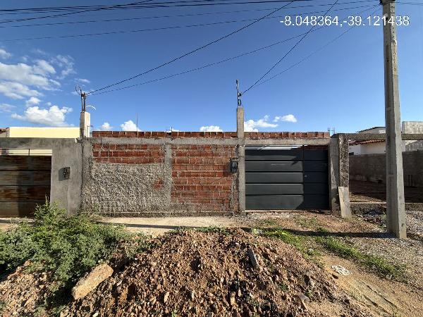 Vende-se em Salgueiro-PE  Casa, 51.99 de área total, 51.99 de área privativa, 160.00 de área do terreno,  2_qto(s), a.serv, WC, 1_sala(s), cozinha, Terraco.