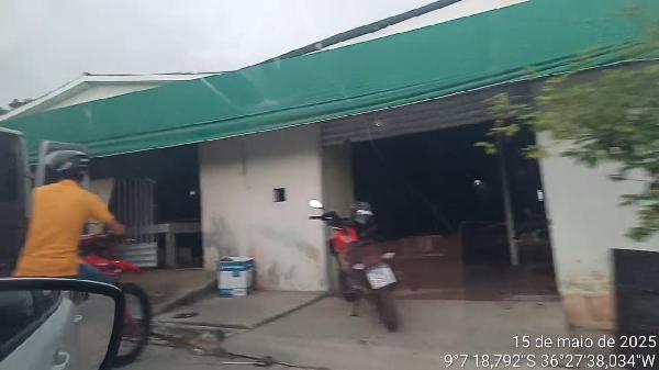 Vende-se em Lagoa Do Ouro-PE  Casa, 399.92 de área total, 362.51 de área privativa, 334.71 de área do terreno,  1_qto(s), WC, 1_sala(s), cozinha.