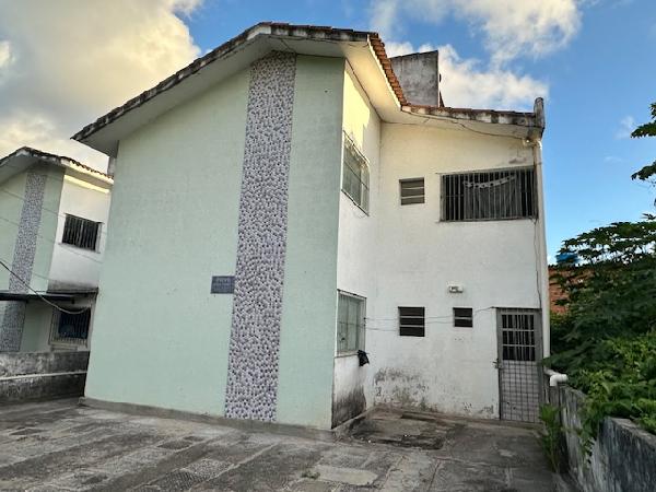 Vende-se em Paulista-PE  Casa, 37.92 de área total, 37.92 de área privativa, 200.00 de área do terreno,  2_qto(s), a.serv, WC, 1_sala(s), cozinha, Terraco, 1_vaga(s) de garagem.