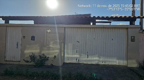 Vende-se em Limoeiro-PE  Casa, 69.37 de área total, 69.37 de área privativa, 160.00 de área do terreno,  3_qto(s), a.serv, WC, 1_sala(s), cozinha, Terraco, 1_vaga(s) de garagem.