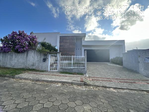 Vende-se em Criciuma-SC  Casa, 194.37 de área total, 194.37 de área privativa, 672.00 de área do terreno,  2_qto(s), WC, 1_sala(s), cozinha, 1_vaga(s) de garagem.