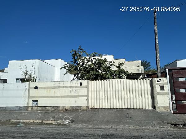 Vende-se em Sao Joao Batista-SC  Casa, 71.54 de área total, 71.54 de área privativa, 161.49 de área do terreno,  1_qto(s), a.serv, WC, 1_sala(s), cozinha.