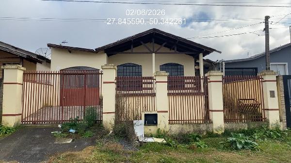 Vende-se em Lages-SC  Casa, 125.72 de área total, 125.72 de área privativa, 210.00 de área do terreno,  3_qto(s), a.serv, WC, 2_sala(s), cozinha.