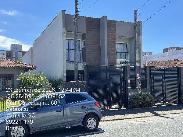 Vende-se em Joinville-SC  Casa, 104.70 de área total, 94.60 de área privativa, 82.63 de área do terreno,  2_qto(s), a.serv, WC, 1_sala(s), 1 lavabo(s), cozinha, 1_vaga(s) de garagem.